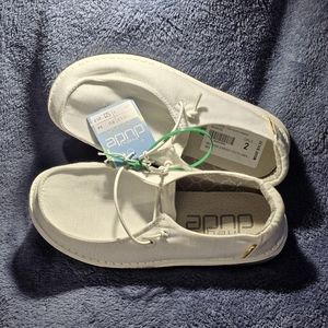 Hey Dude Girls Wendy slip-on sz 2
